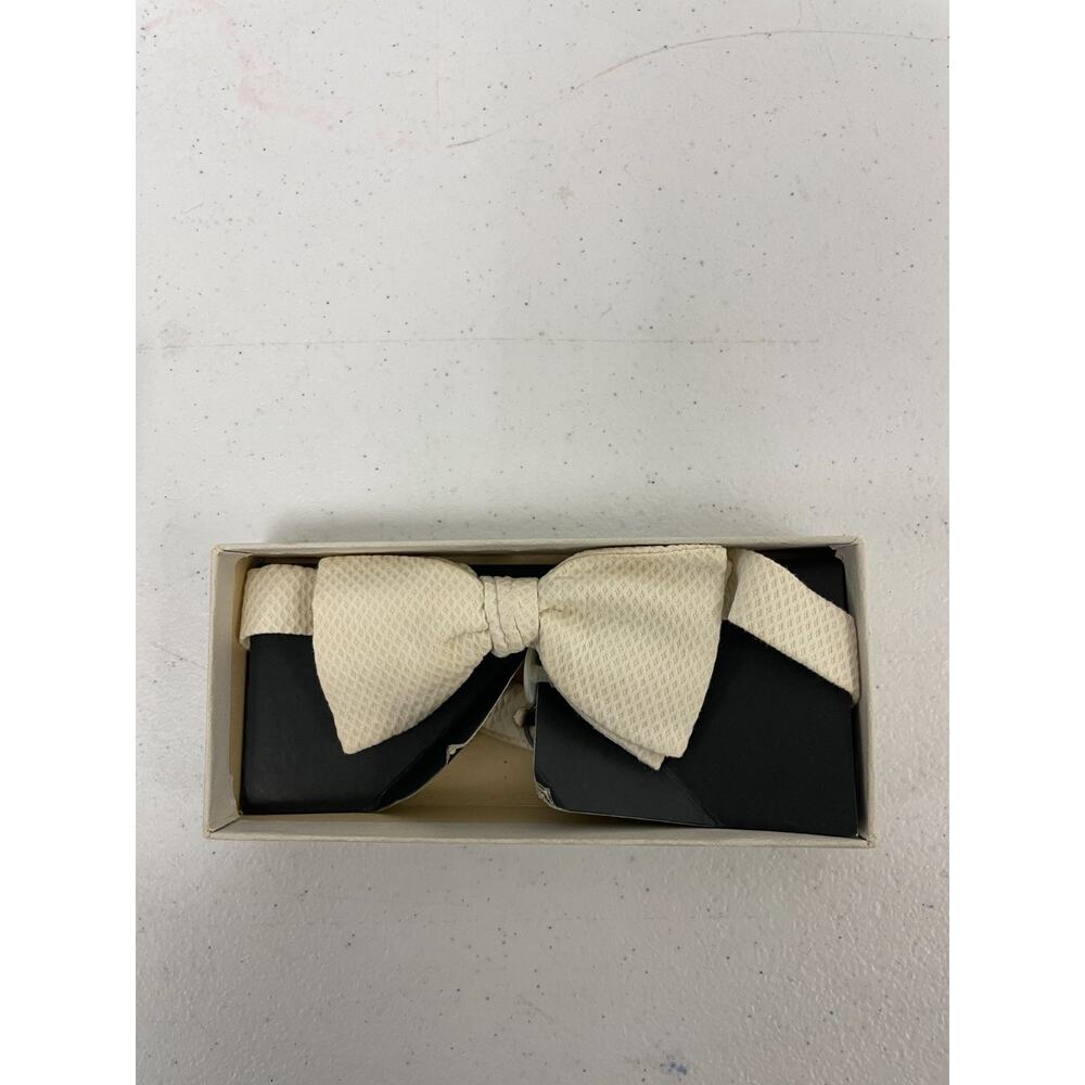 Arrow Ties Knitted Adjustable Cream Bowtie Formal Party For Sz 18.5 & Up NWB